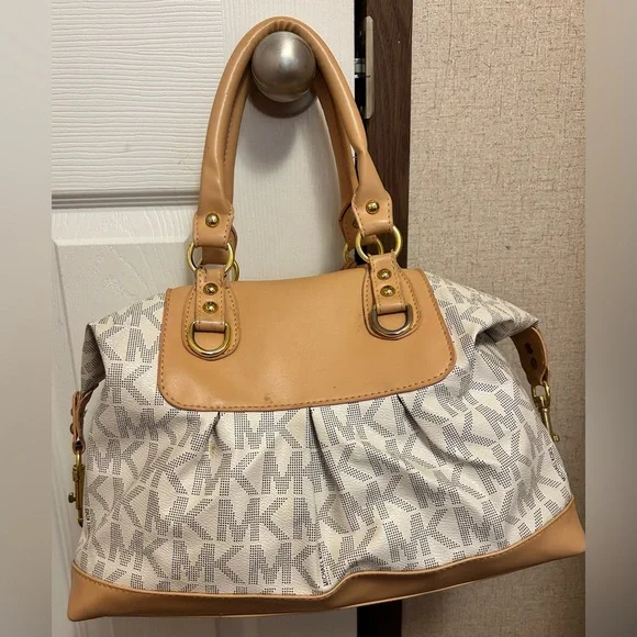 Michael Kors Beige and White Satchel - Picture 2 of 7